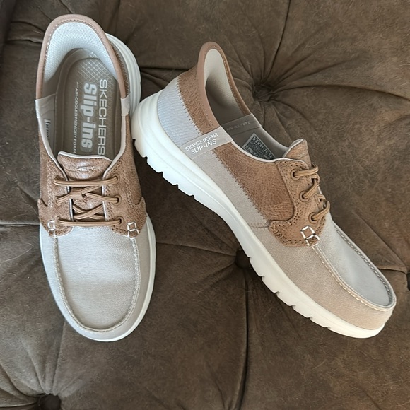 Skechers Slip-ins - Picture 2 of 3